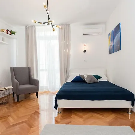 Apartment Var Апартаменты *