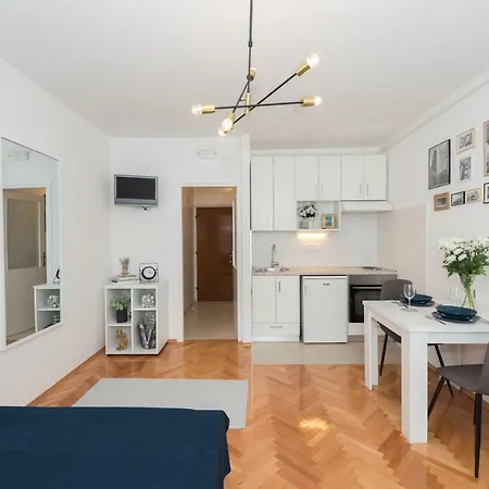 Apartment Var Апартаменты *