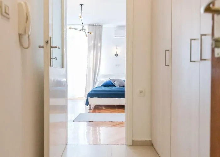 Apartment Apartment Var *